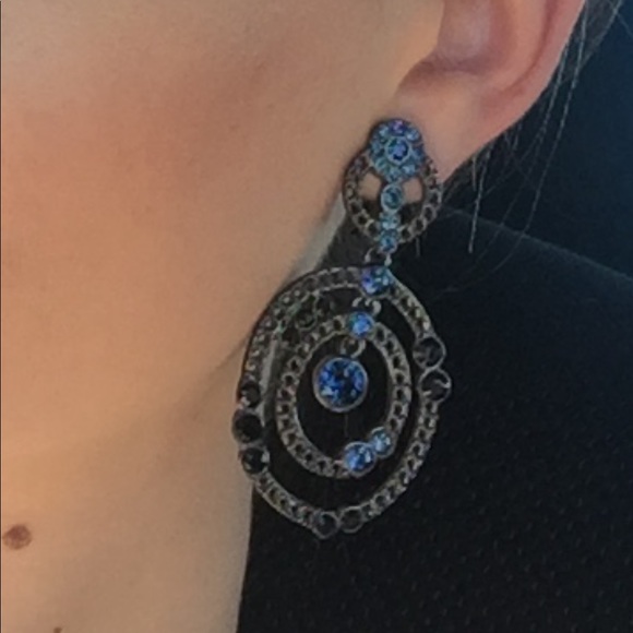 Oscar de la Renta crystal clip ons - Picture 2 of 8